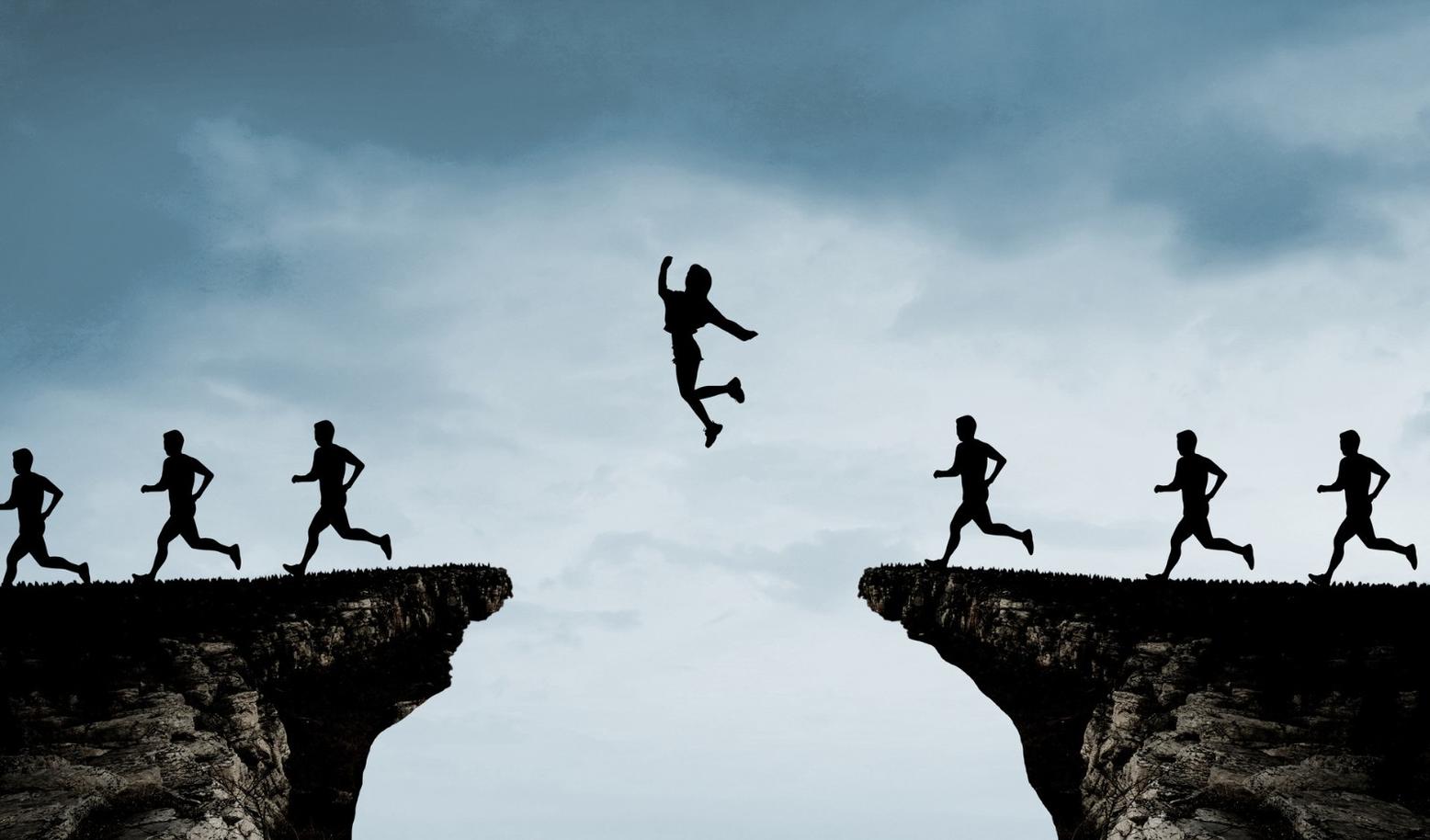 旅游業(yè)處在十字路口：酒店倒在黎明前，民宿“斷臂”待重生